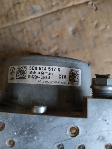 403022563