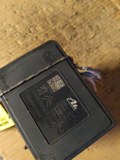 403022962